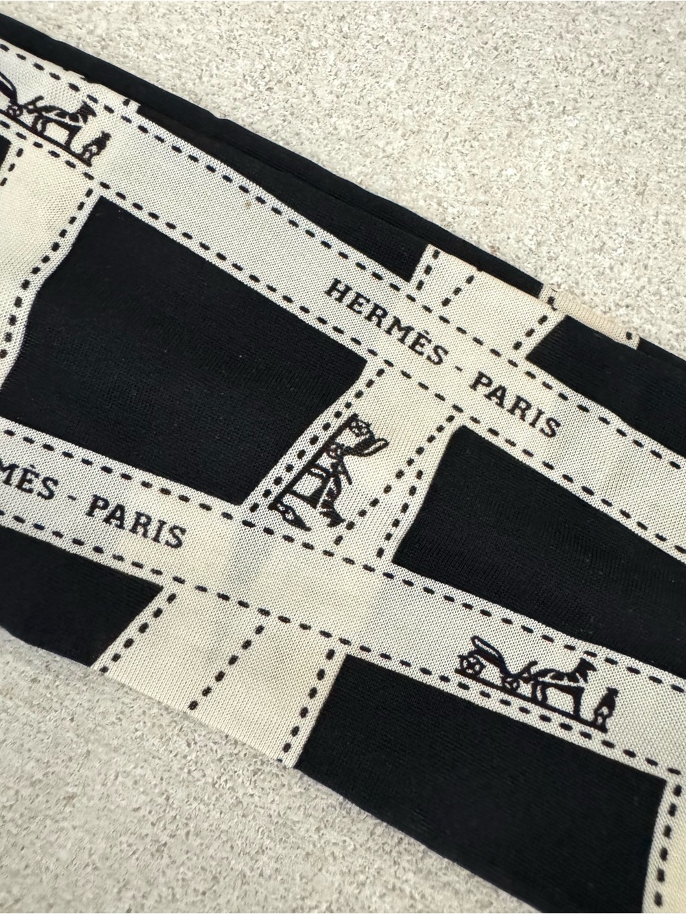 HERMES Bolduc Ribbon Silk Headband & Matching Pouch Black White RARE